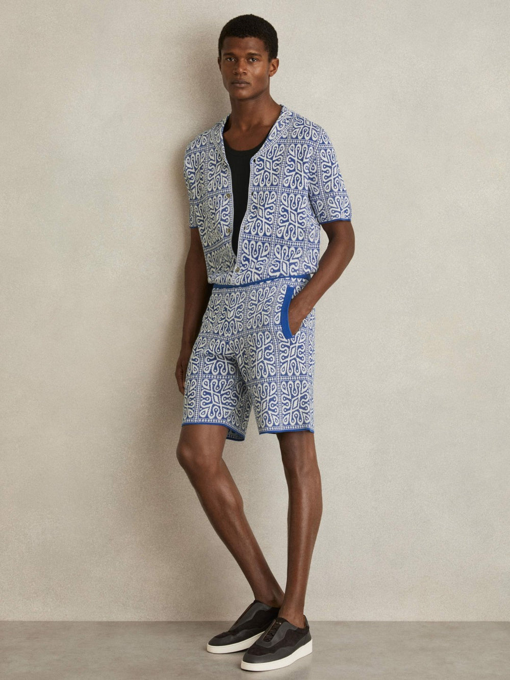 Reiss | Tile Pattern Knit Shorts in Blue/White