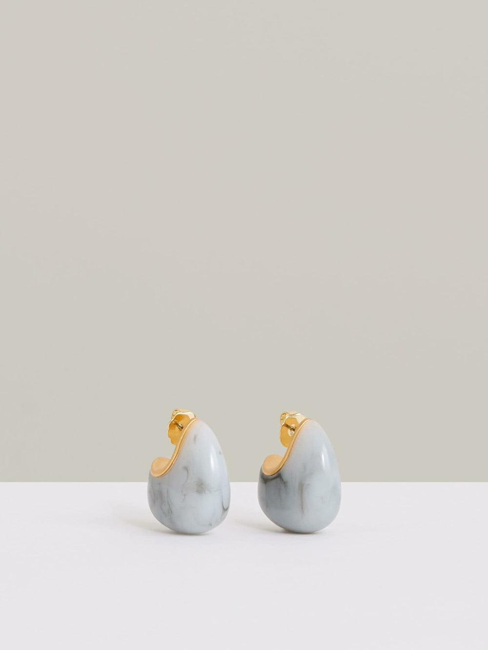 Reiss | Curve Marble Scoop Earrings in Gold Tone