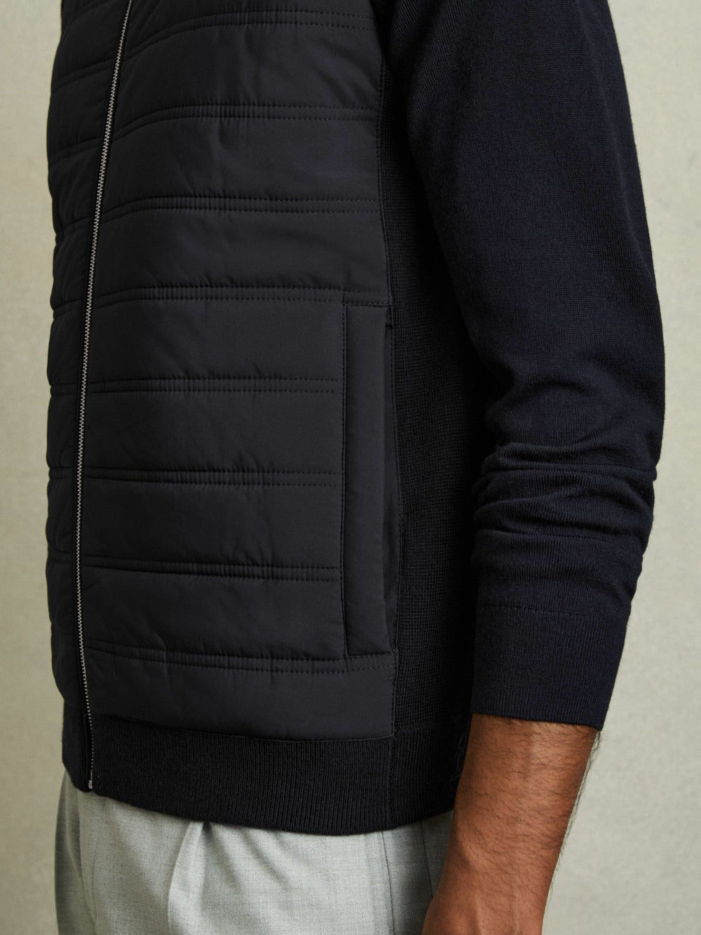 Reiss | Hybrid Quilt and Knit Zip-Through Gilet in Navy