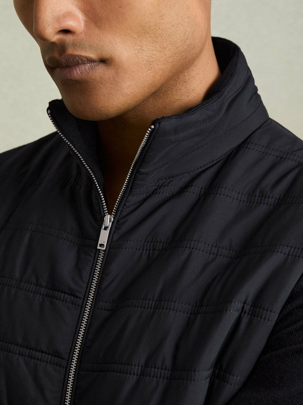 Reiss | Hybrid Quilt and Knit Zip-Through Gilet in Navy