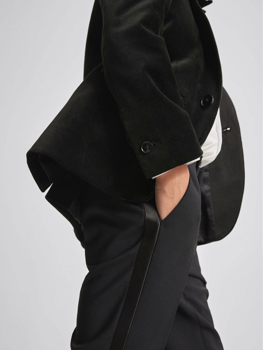 Reiss | 4-9 yrs Single Breasted Velvet Blazer in Black