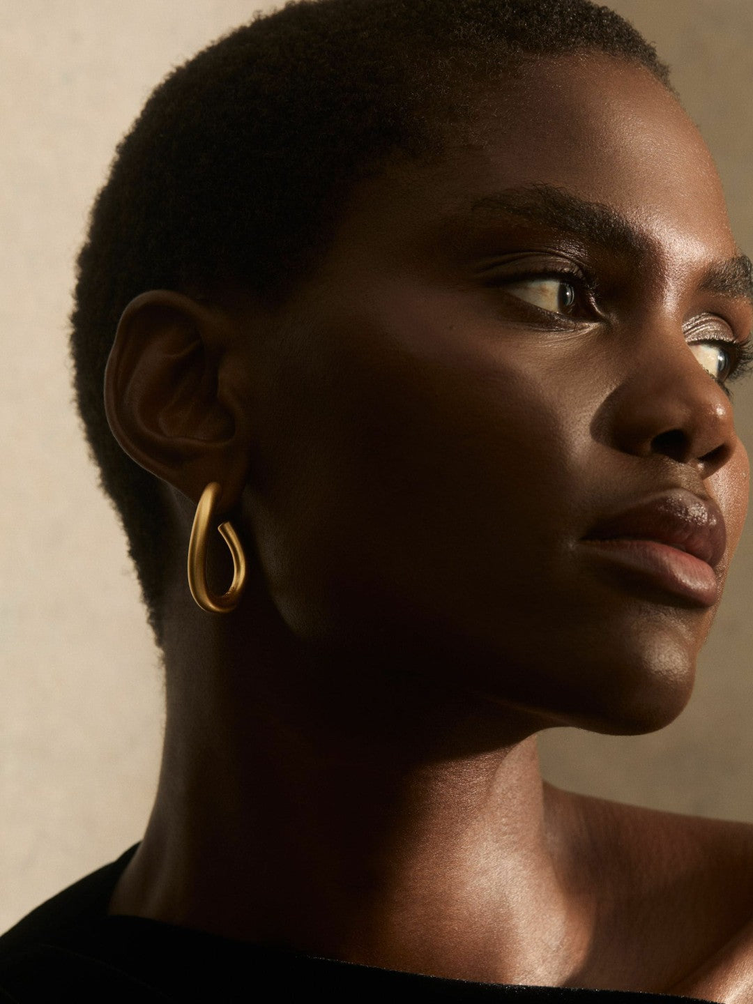 Reiss | Wave Hoop Earrings in Gold Tone