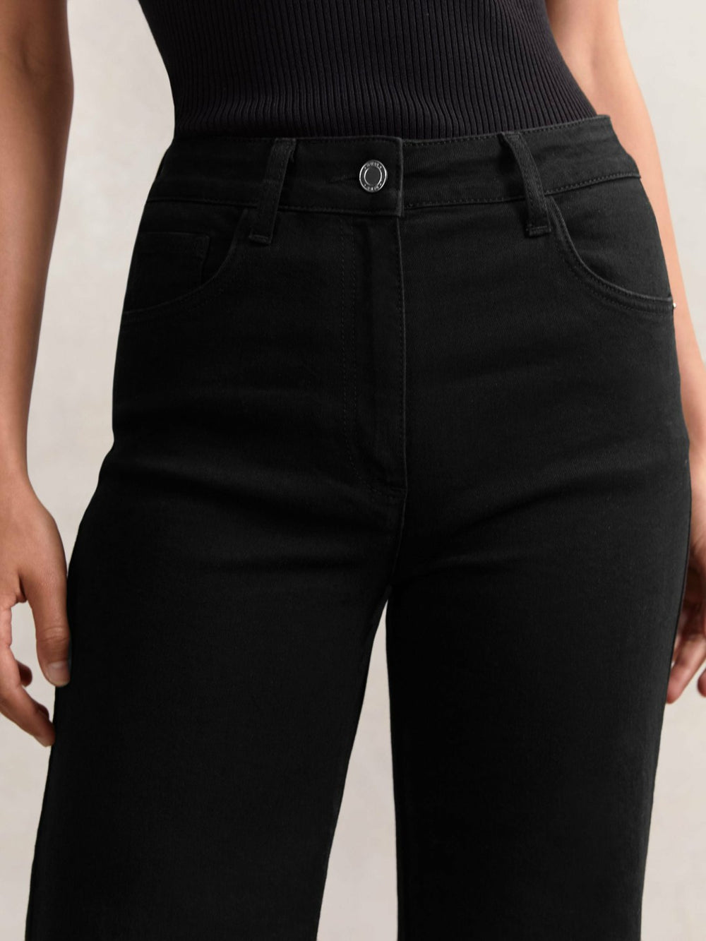 Reiss | Petite Mid-Rise Flared Jeans in Black