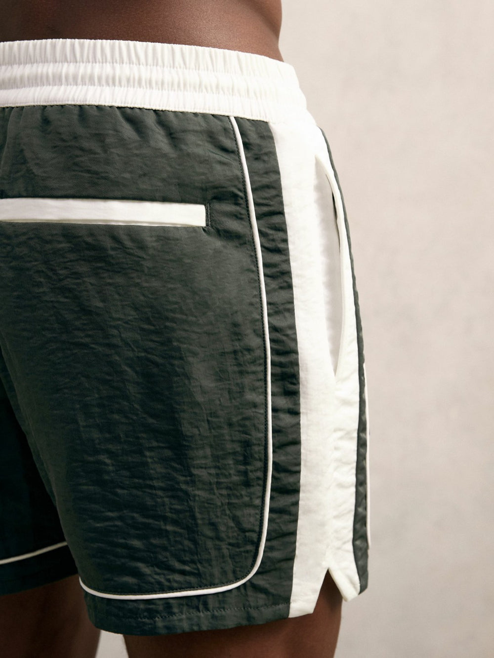 Reiss | Colour-Block Piped-Trim Swim Shorts in Dark Green/White