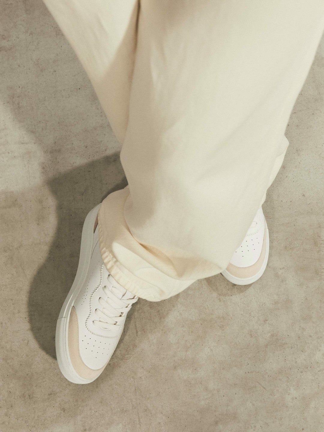 Reiss | Leather Contrast Detail Trainers in White/Nude