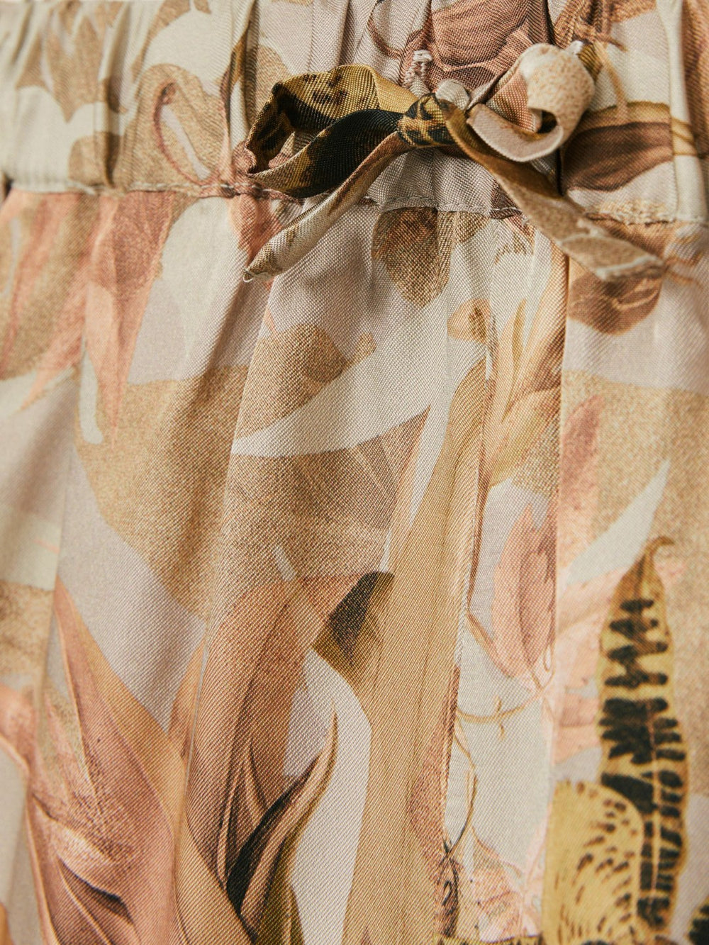 Reiss | 13-14 yrs  | NYBG Satin Floral-Print Shorts in Khaki