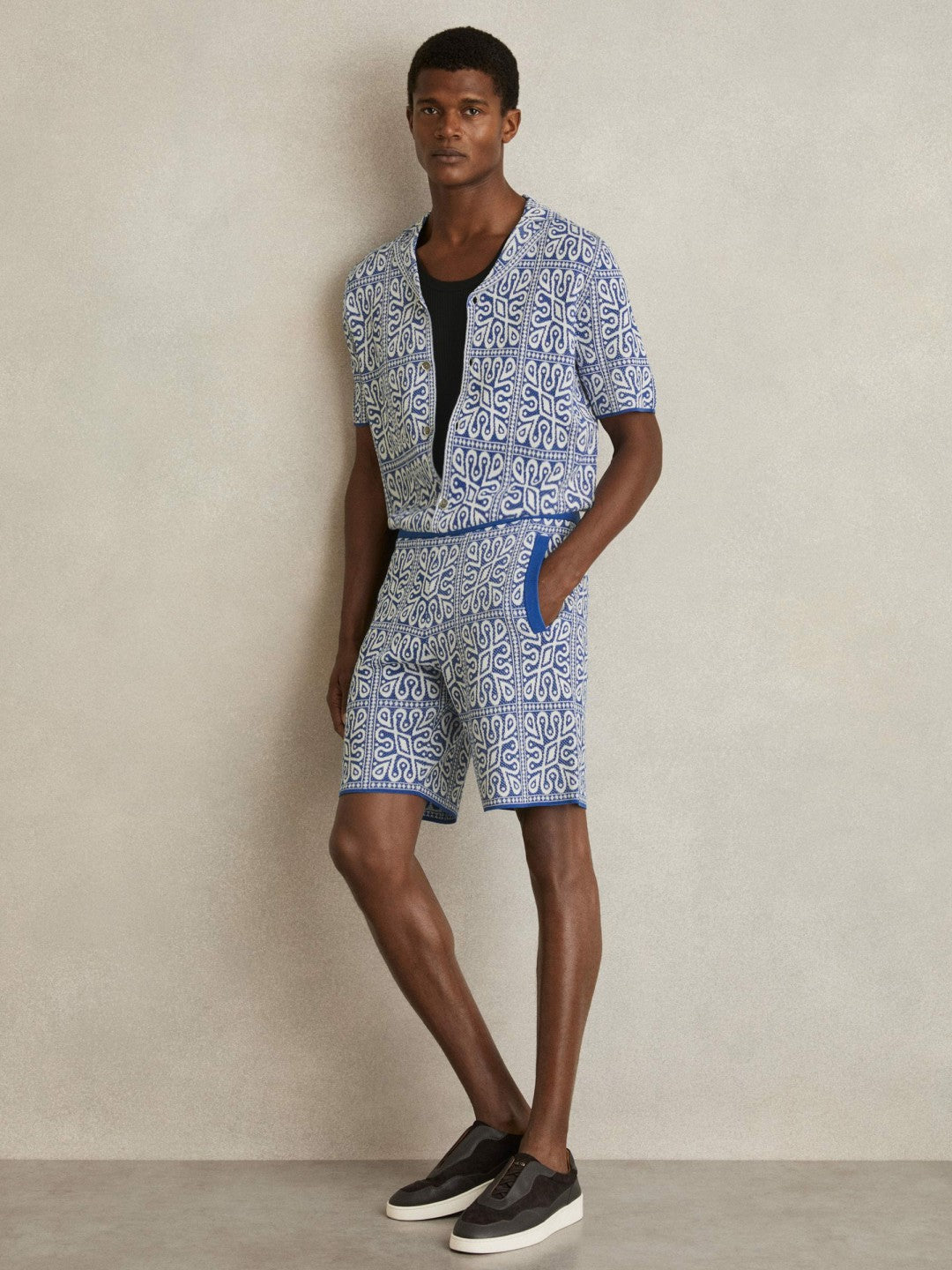 Reiss | Tile Pattern Knit Shorts in Blue/White