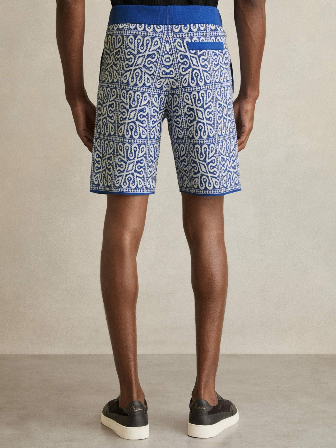 Reiss | Tile Pattern Knit Shorts in Blue/White