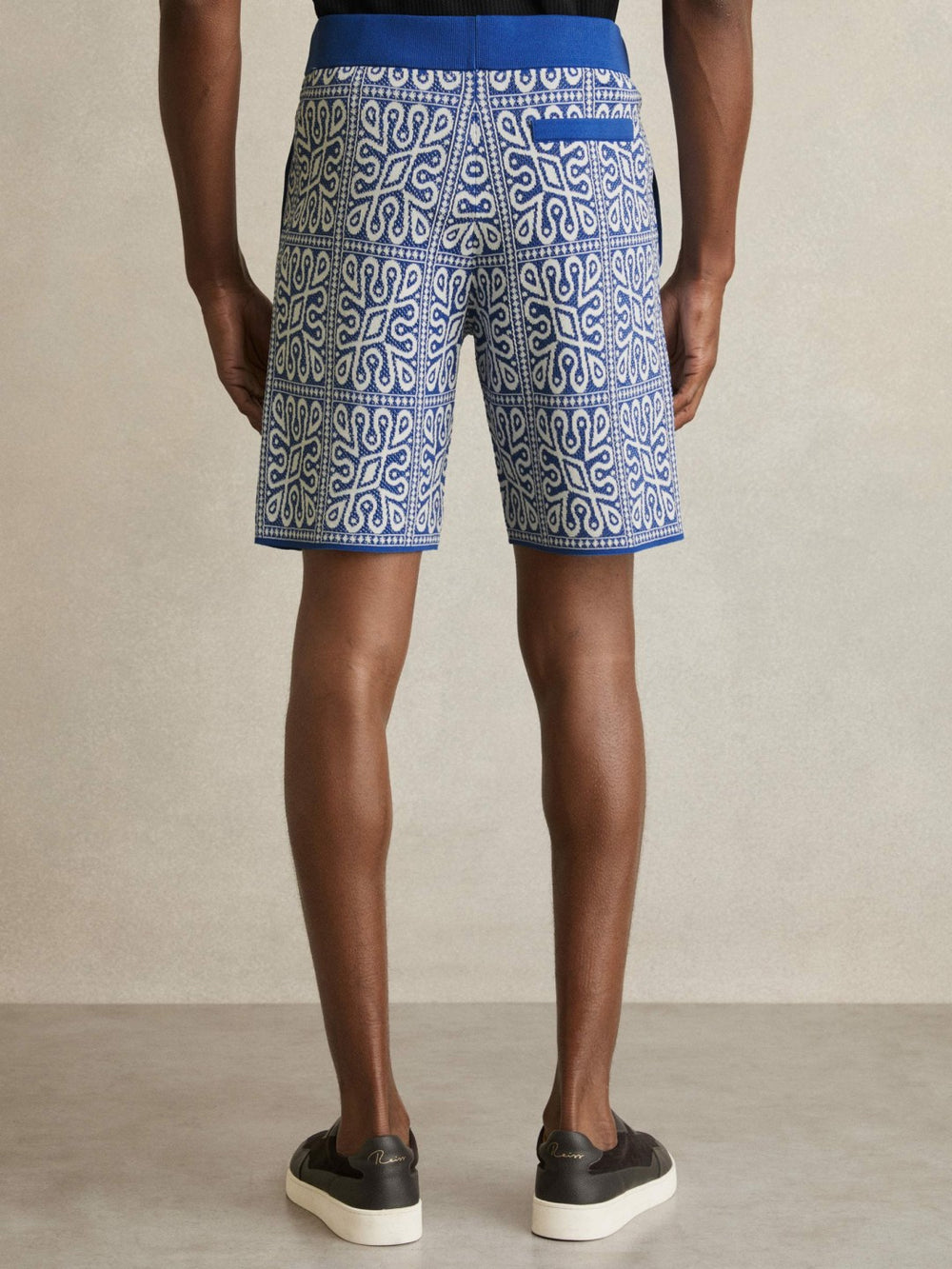 Reiss | Tile Pattern Knit Shorts in Blue/White
