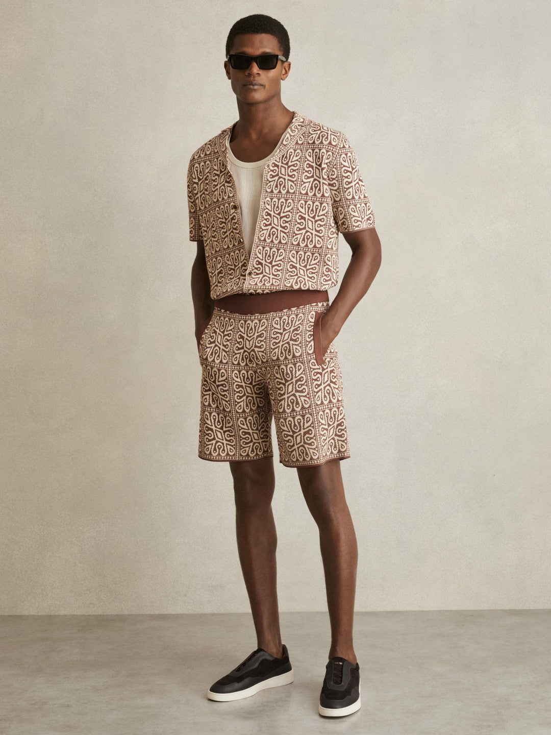 Reiss | Tile Pattern Knit Shorts in Brown/White