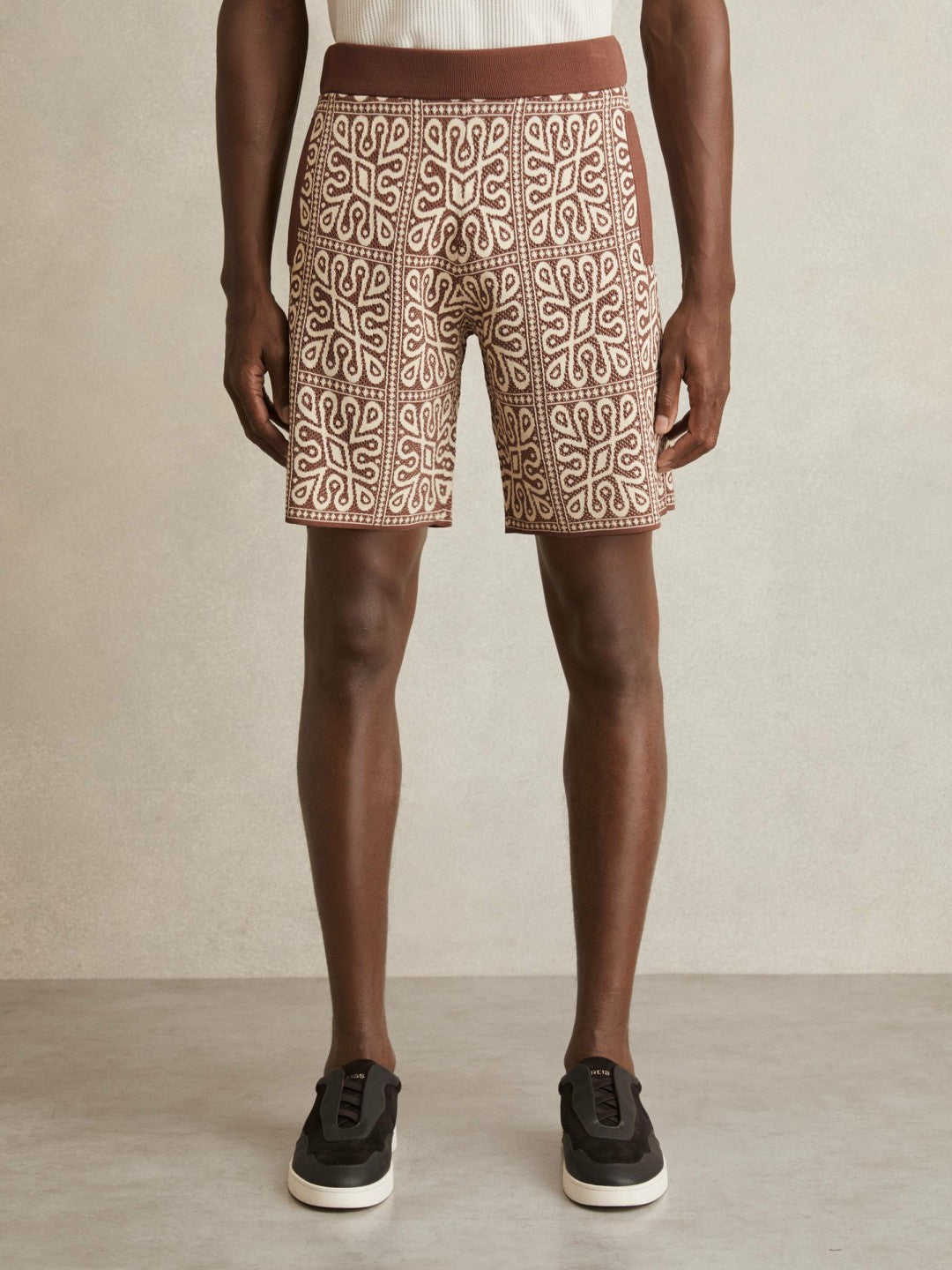Reiss | Tile Pattern Knit Shorts in Brown/White
