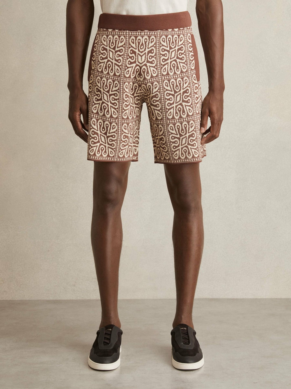 Reiss | Tile Pattern Knit Shorts in Brown/White