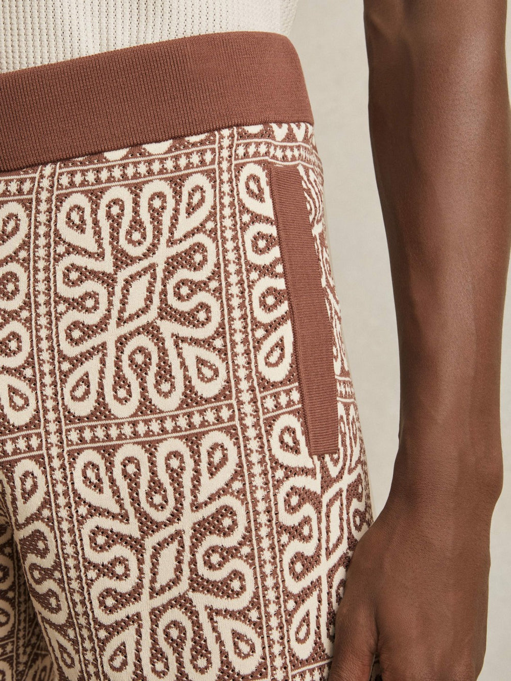 Reiss | Tile Pattern Knit Shorts in Brown/White