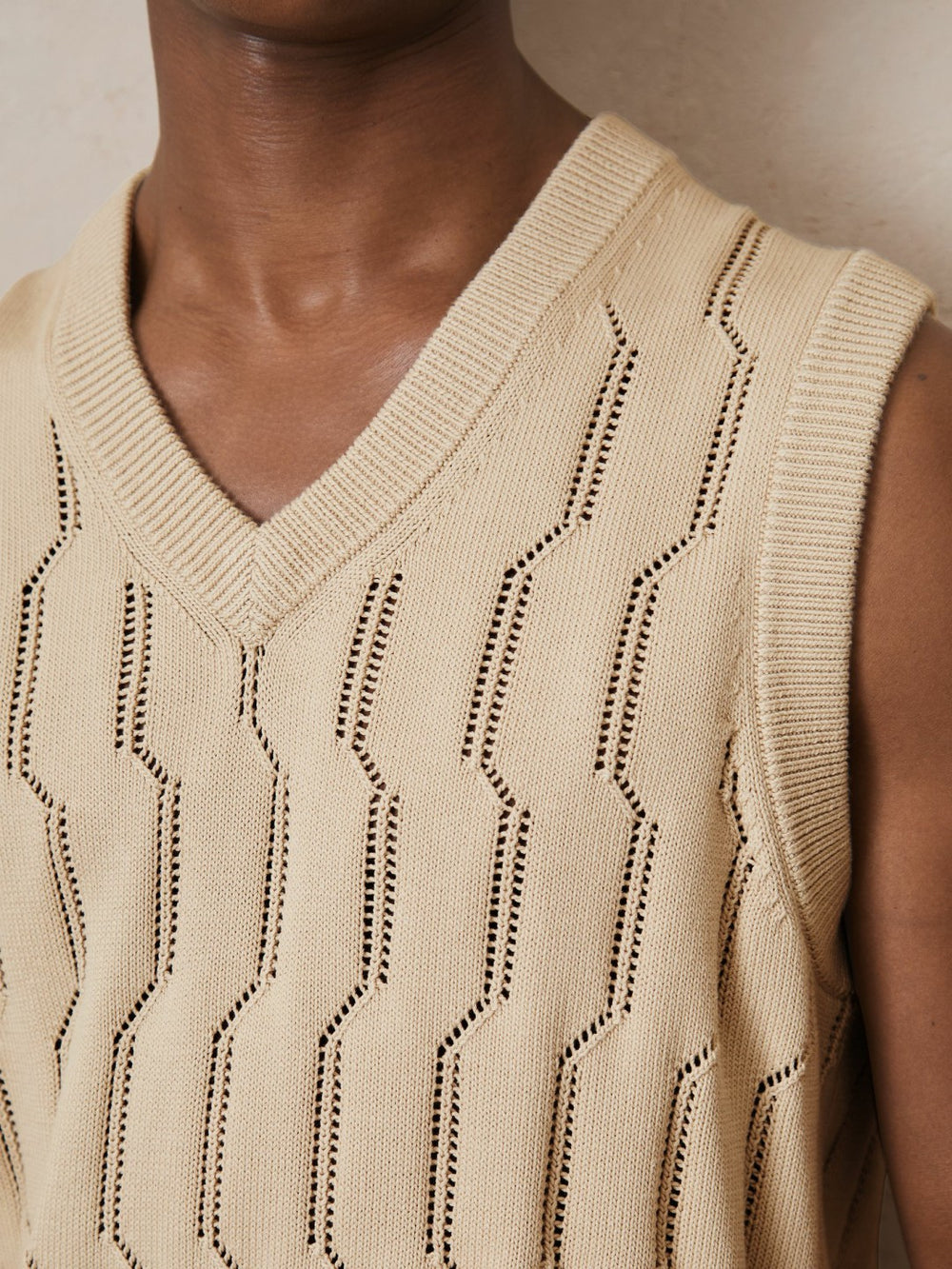 Reiss | | Ché Pointelle V-Neck Vest in Stone