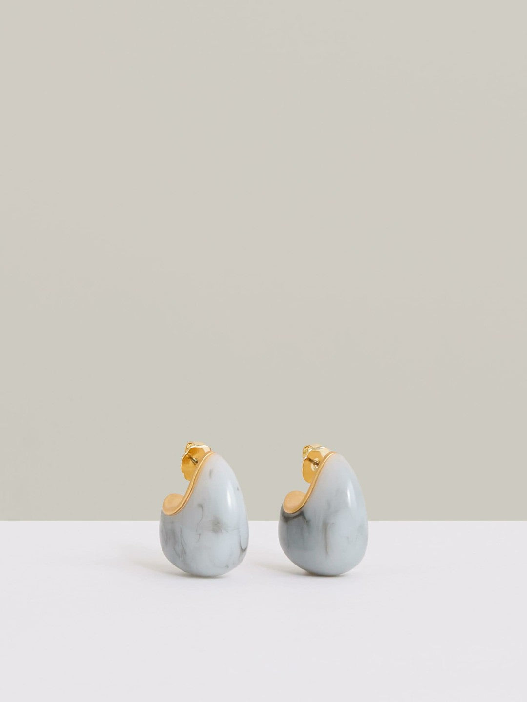 Reiss | Curve Marble Scoop Earrings in Gold Tone