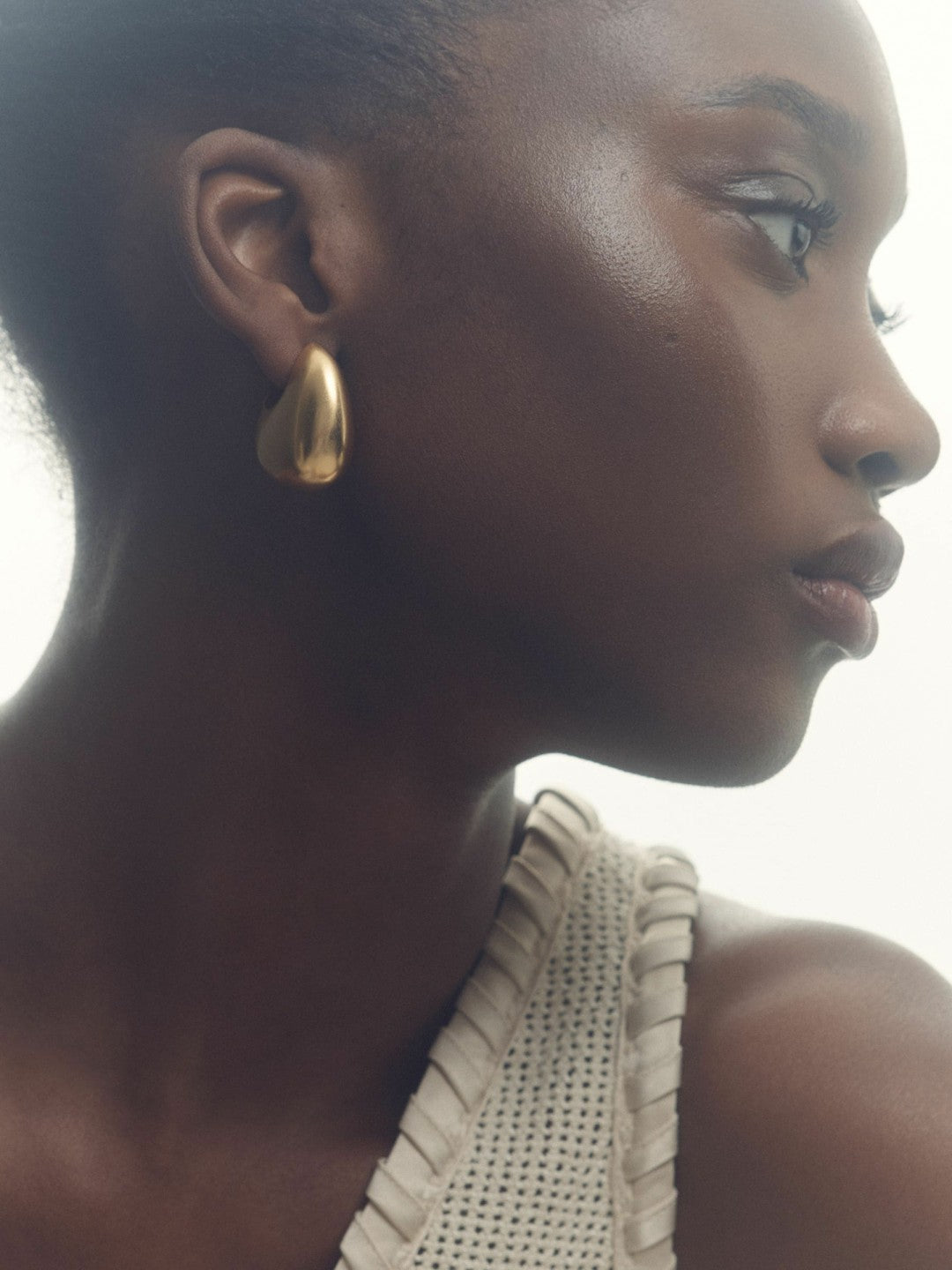 Reiss | Curve Scoop Earrings in Gold Tone