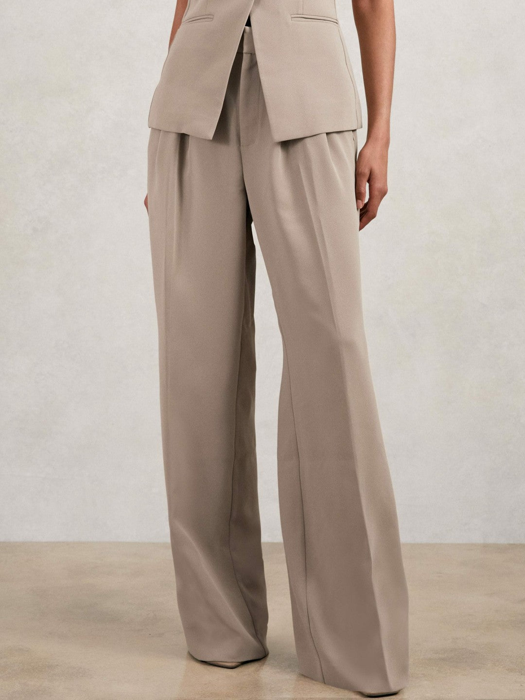 Reiss | Good American Tailored Trousers in Beige