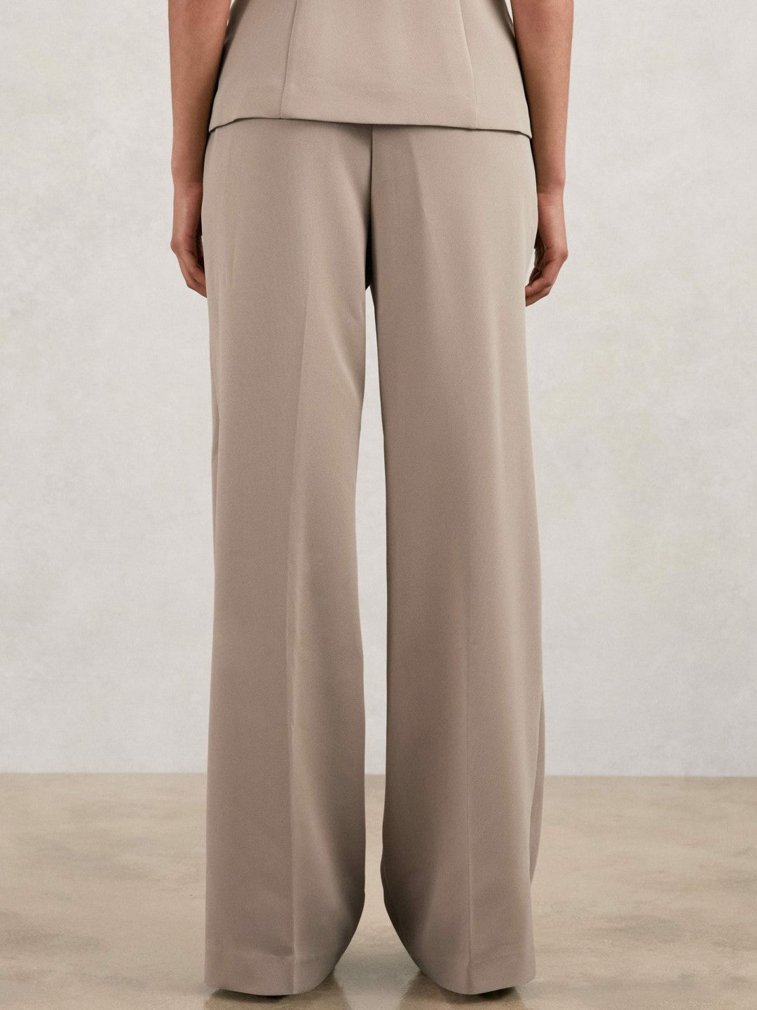Reiss | Good American Tailored Trousers in Beige