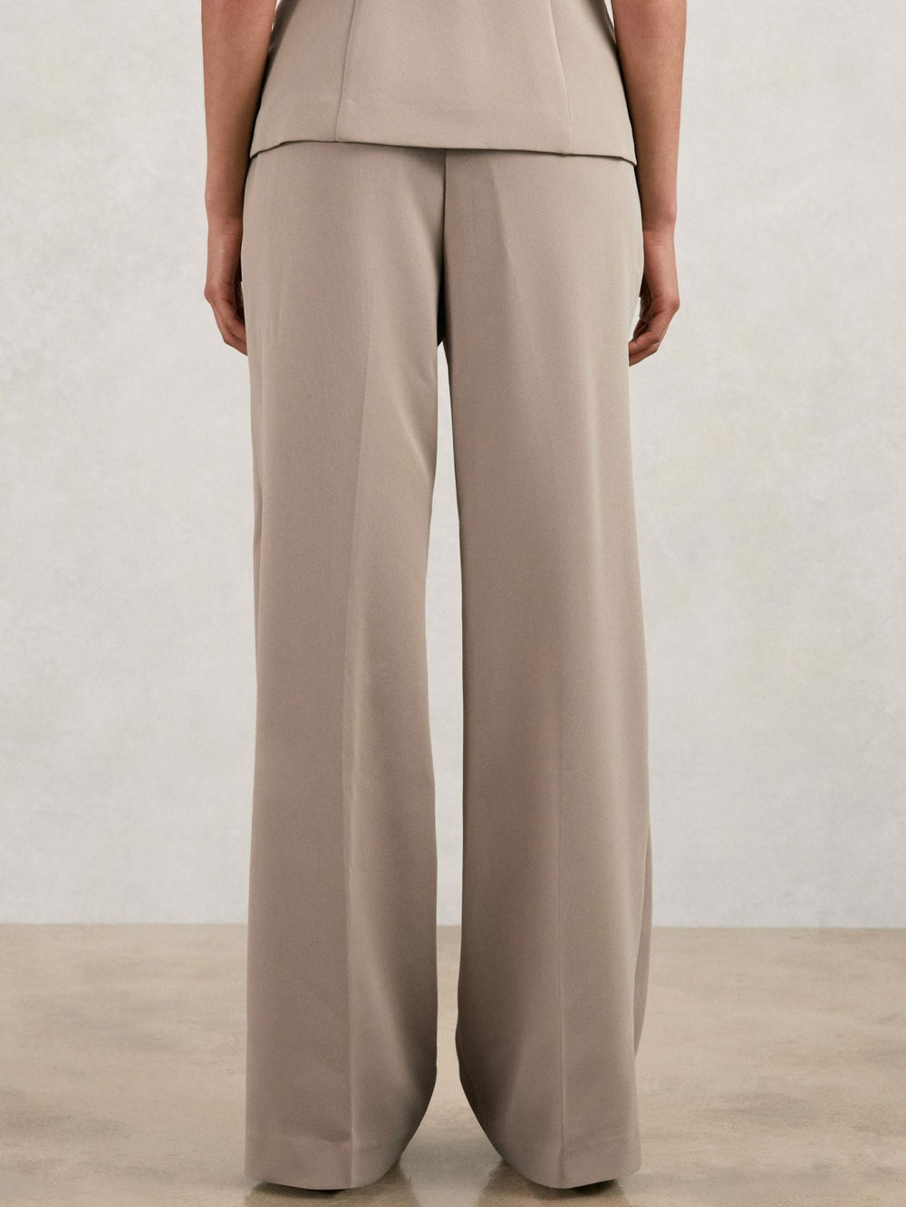 Reiss | Good American Tailored Trousers in Beige