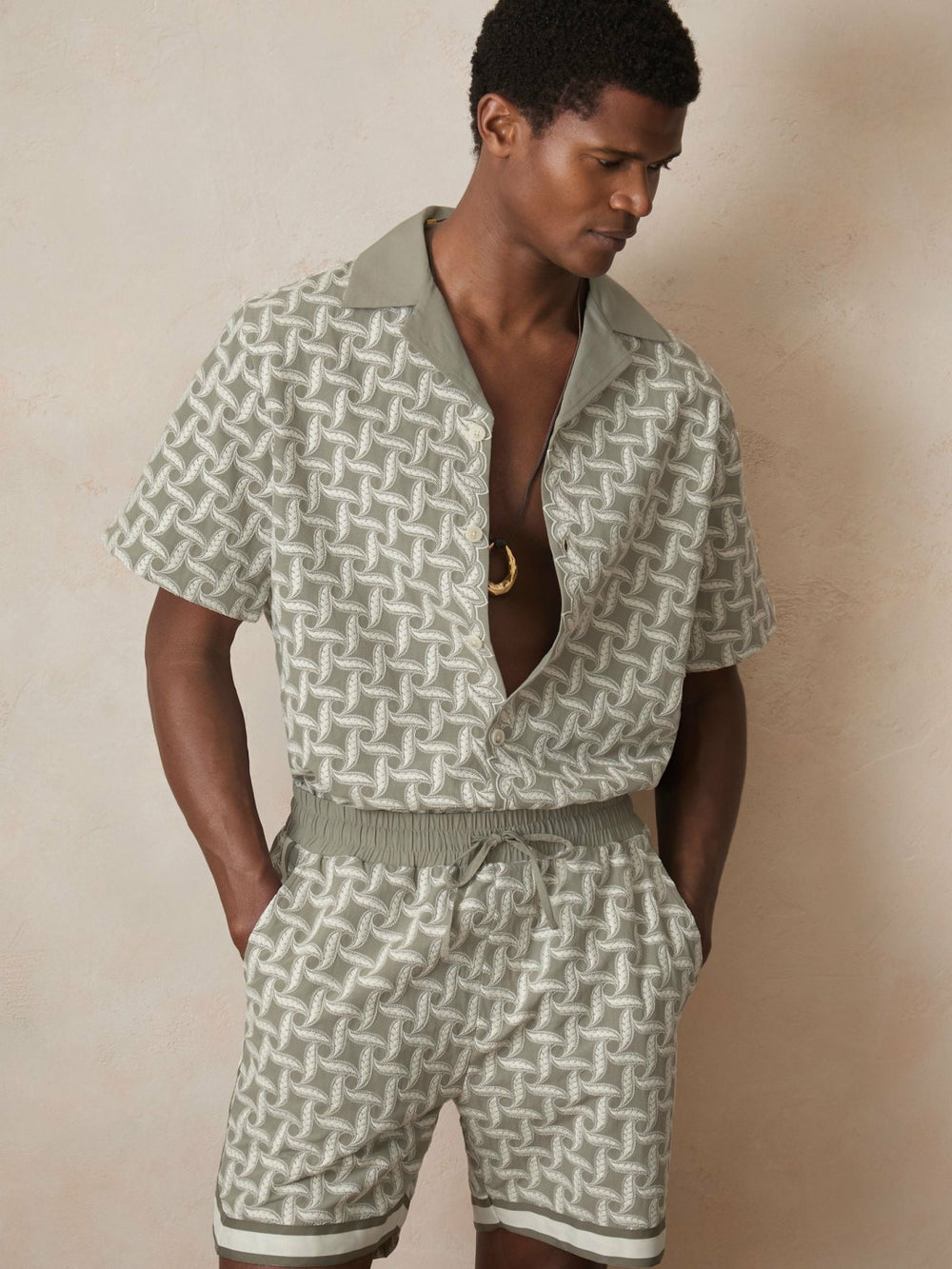 Reiss | | Ché Motif-Embroidered Shirt in Sage/White