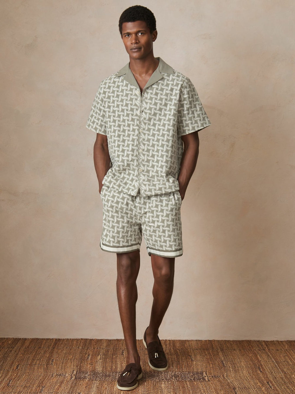 Reiss | | Ché Motif-Embroidered Shirt in Sage/White