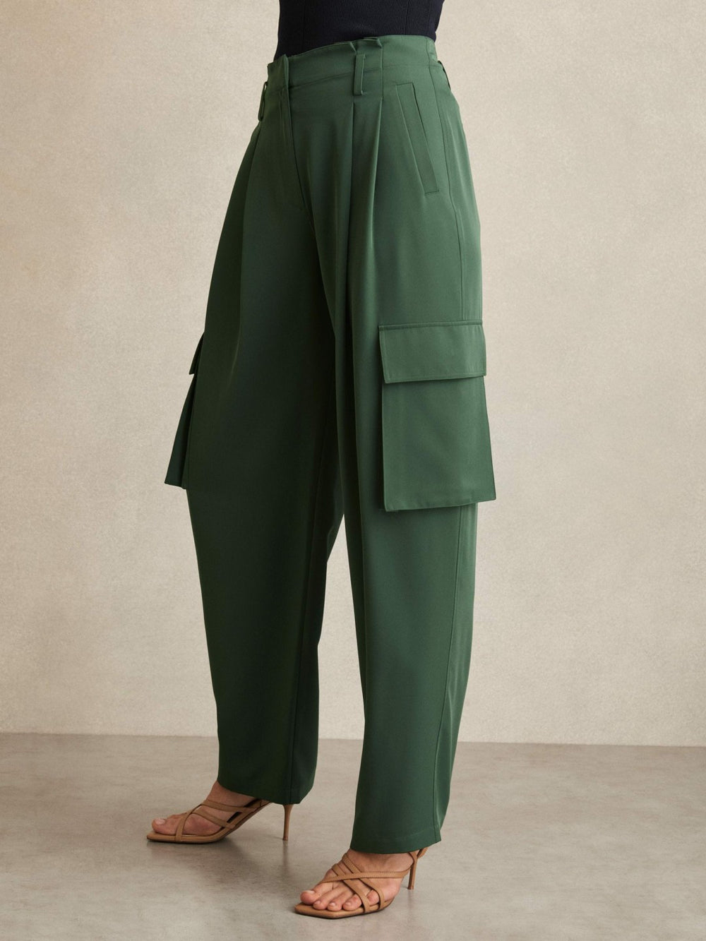 Reiss | Petite Wide-Leg Pleated Cargo Trousers in Green