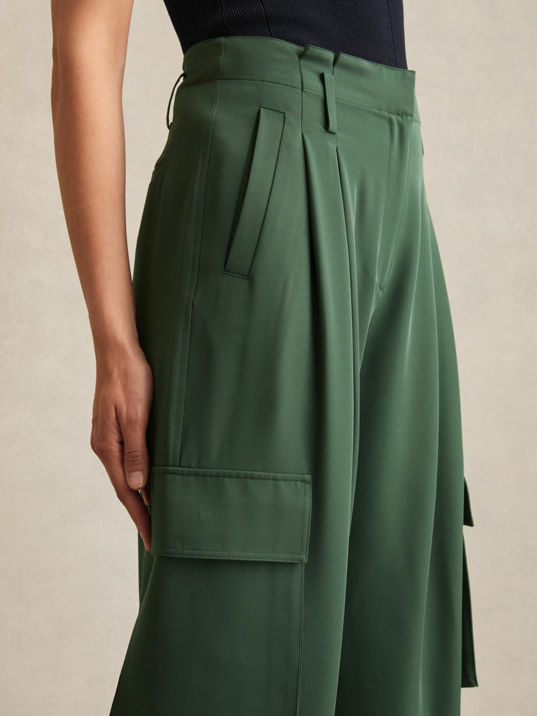 Reiss | Petite Wide-Leg Pleated Cargo Trousers in Green