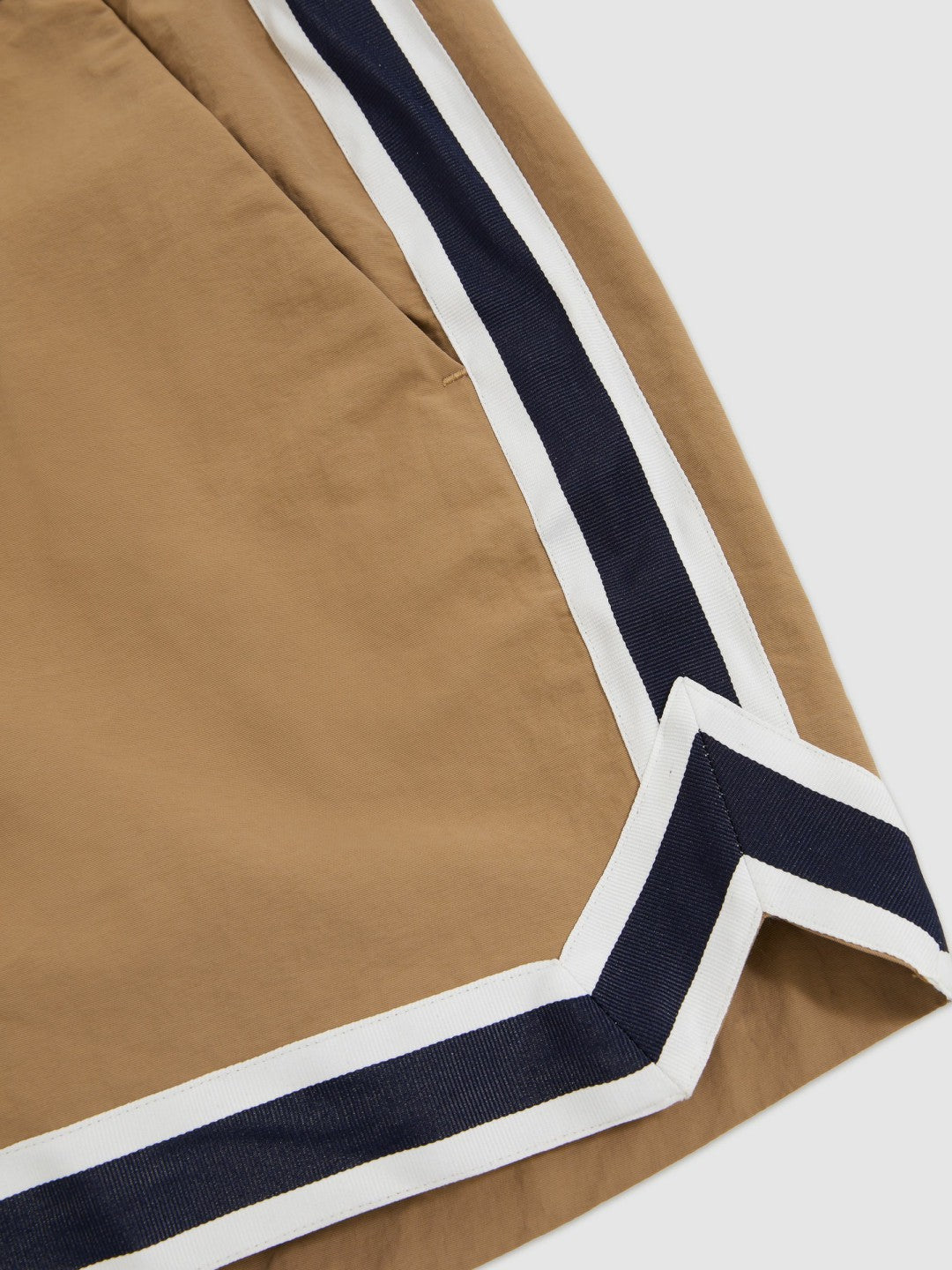 Reiss | | Ché Stripe-Trim Swim Shorts in Camel