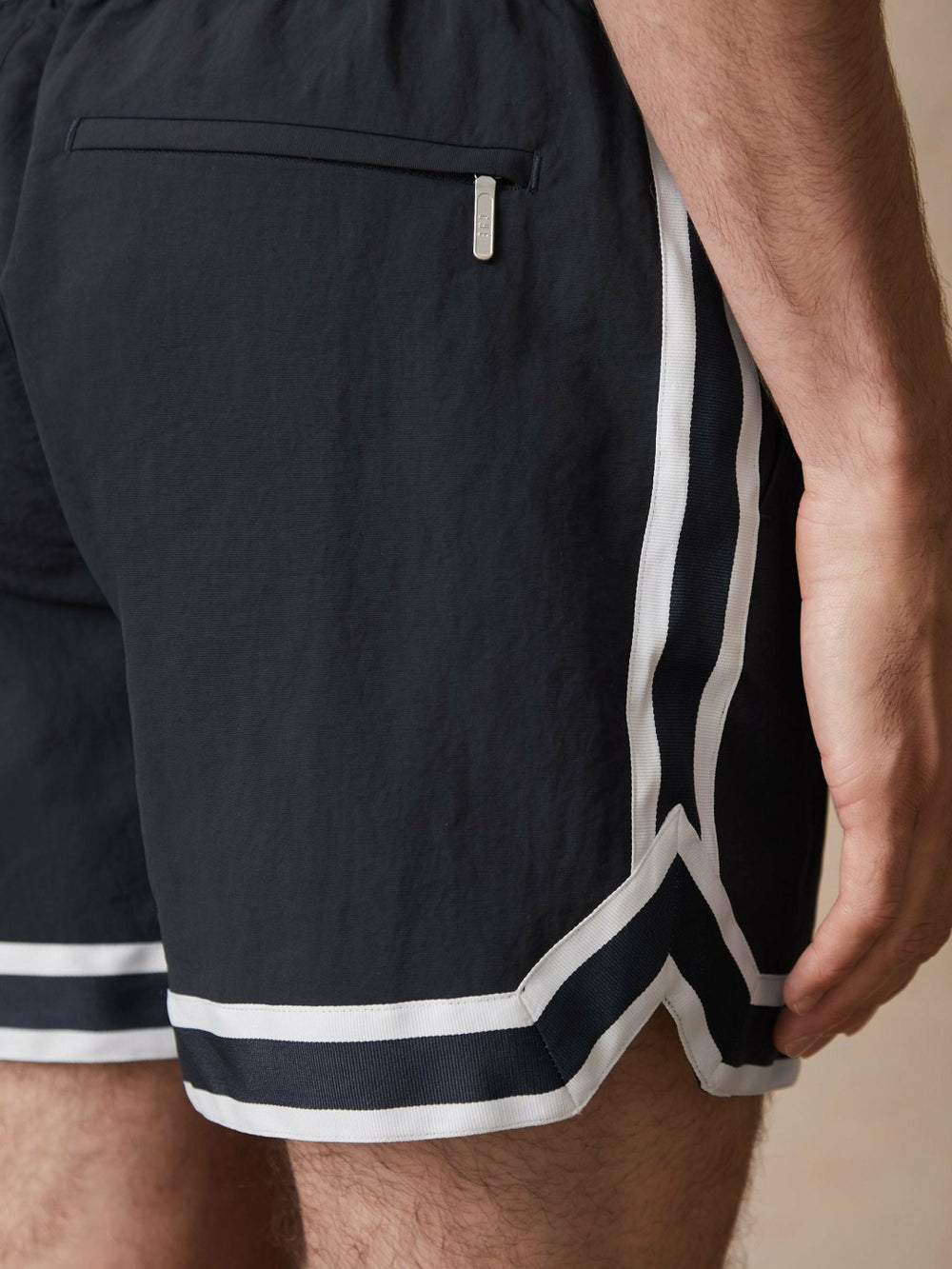 Reiss | | Ché Stripe-Trim Swim Shorts in Navy