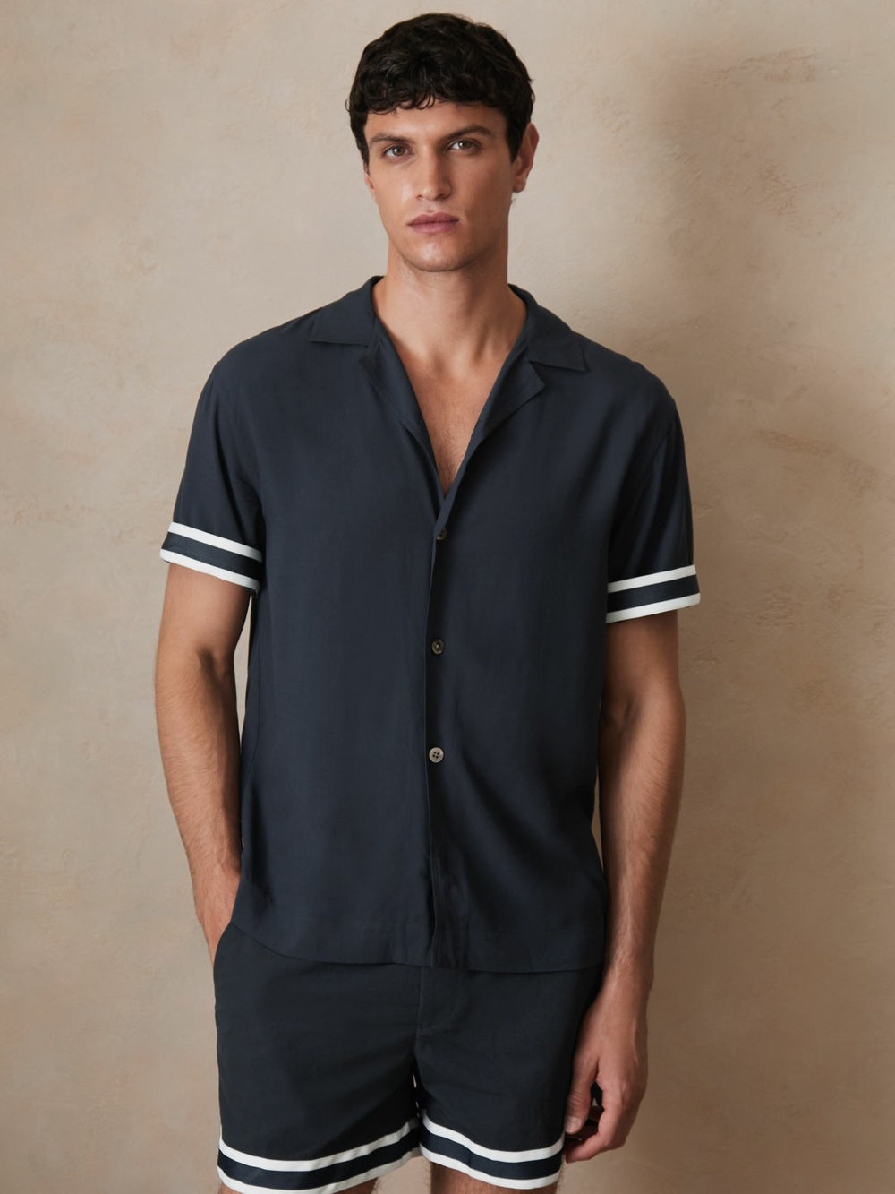 Reiss | | Ché Stripe-Cuff Shirt in Navy