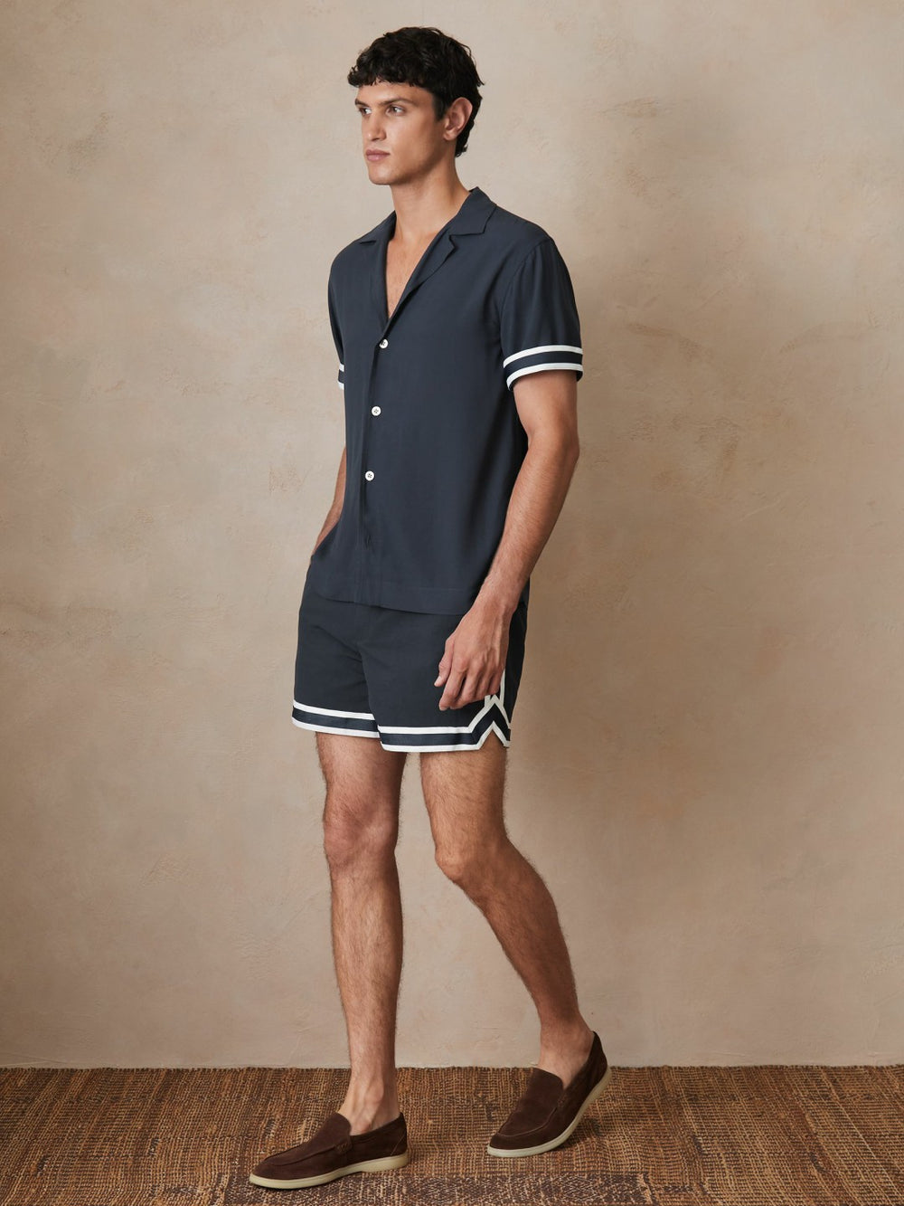 Reiss | | Ché Stripe-Cuff Shirt in Navy