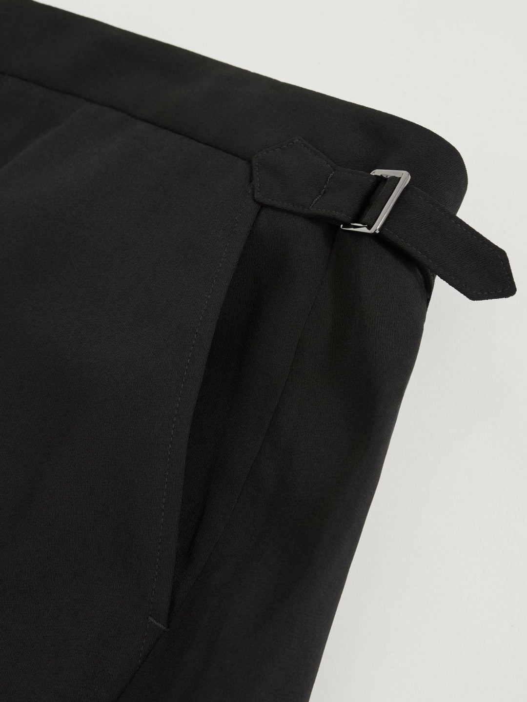 Reiss | Side-Adjuster Tailored Shorts in Black