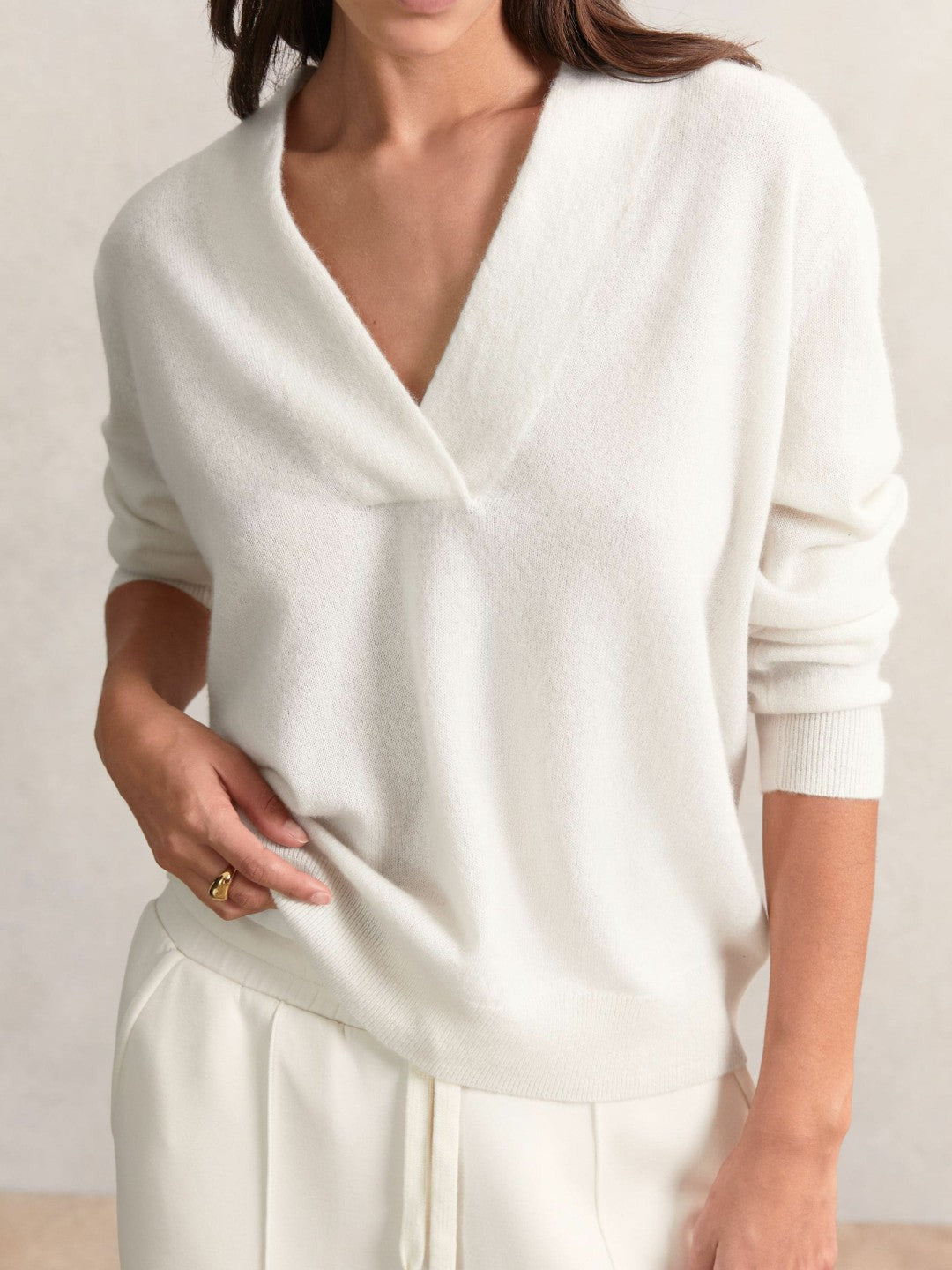 Reiss | Cashmere V-Neck Jumper in Cream
