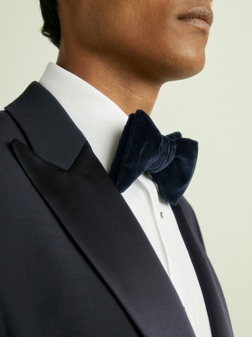 Reiss | Velvet Bow Tie in Navy