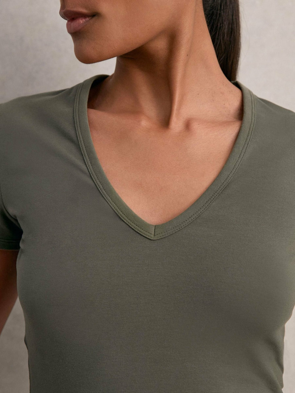 Reiss | Stretch Cotton V-Neck T-Shirt in Khaki Green