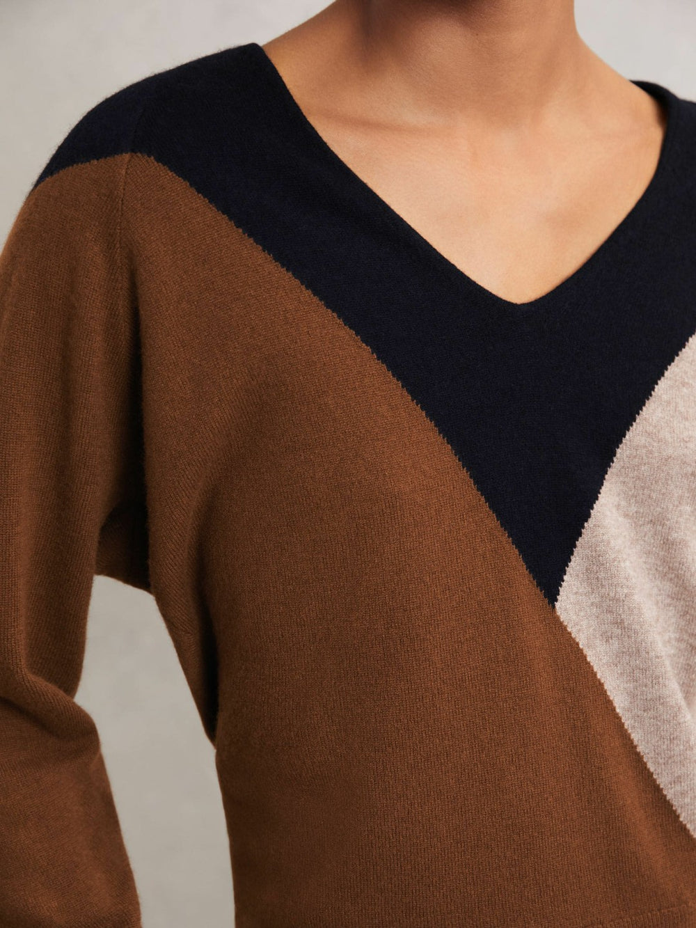 Reiss | Wool-Blend Colourblock Knit Jumper with Cashmere in Toffee Brown/Navy/Neutral