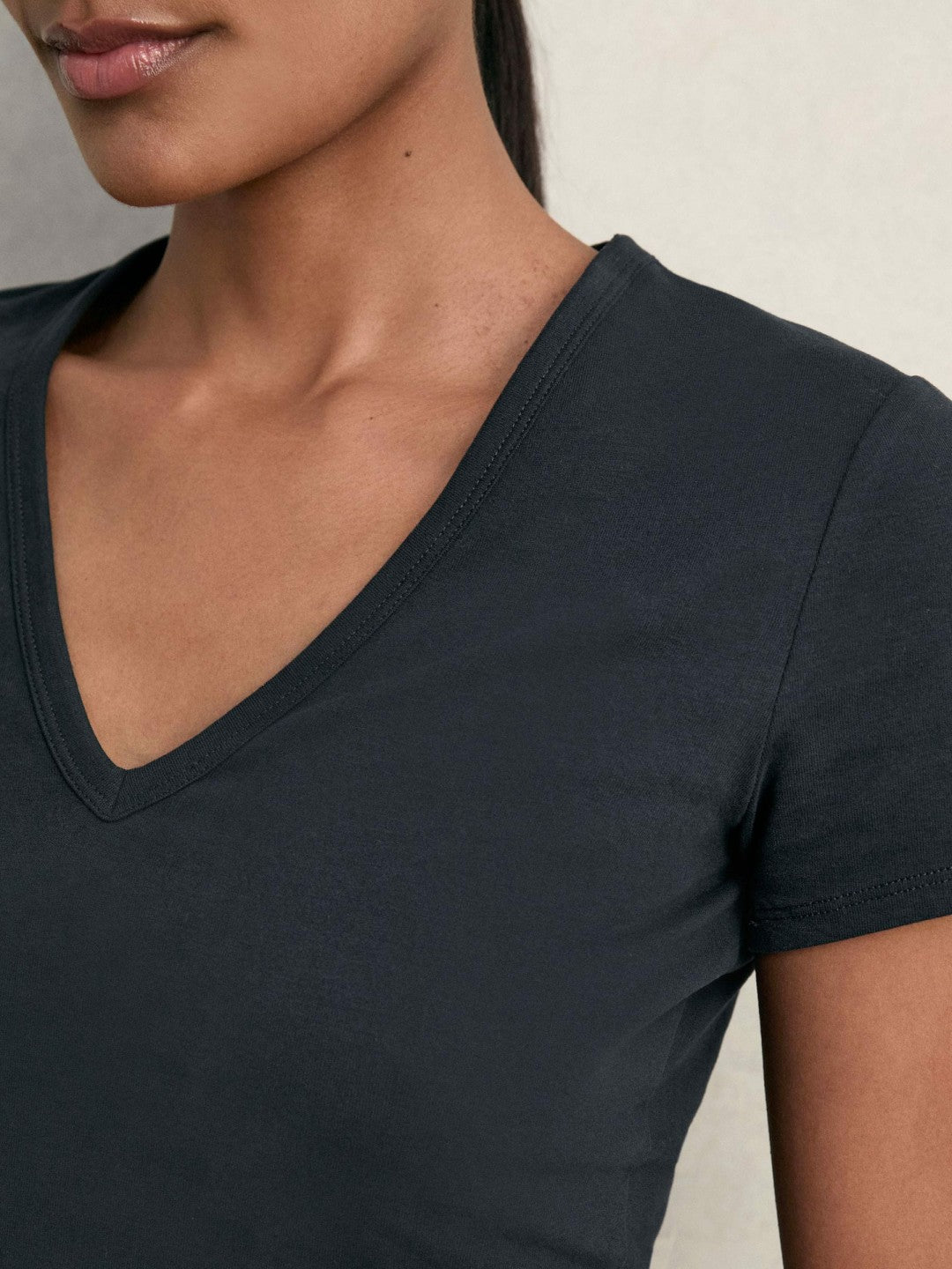 Reiss | Stretch Cotton V-Neck T-Shirt in Navy