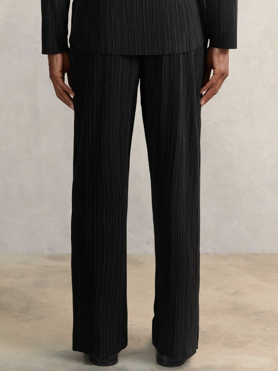 Reiss | Plissé Wide Leg Trousers in Black
