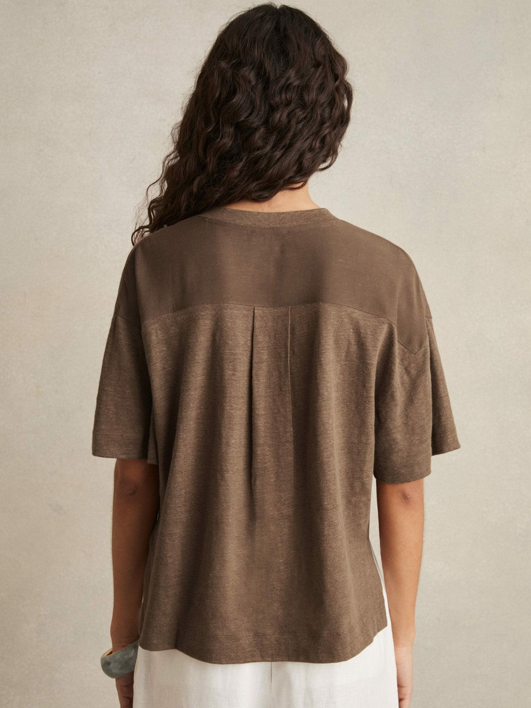 Reiss | Linen V-Neck T-Shirt in Brown