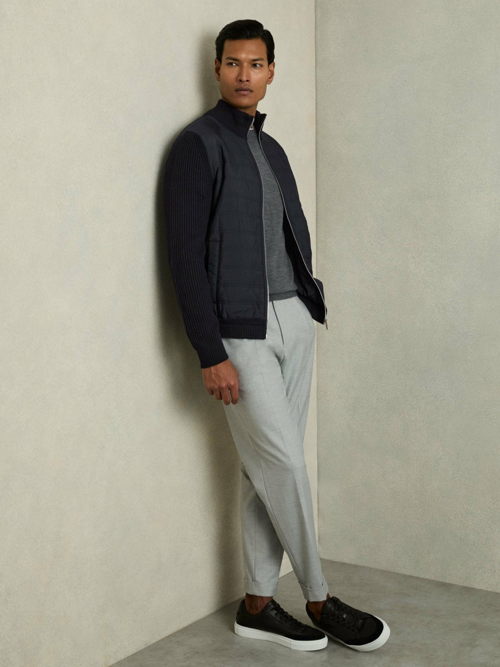 Reiss | Hybrid Quilt and Knit Zip-Through Jacket in Navy