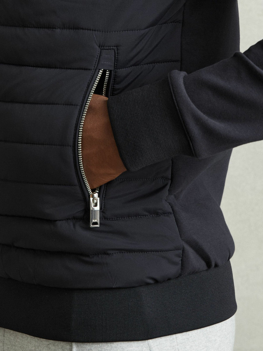 Reiss | Hybrid Quilt and Knit Zip-Through Jacket in Navy