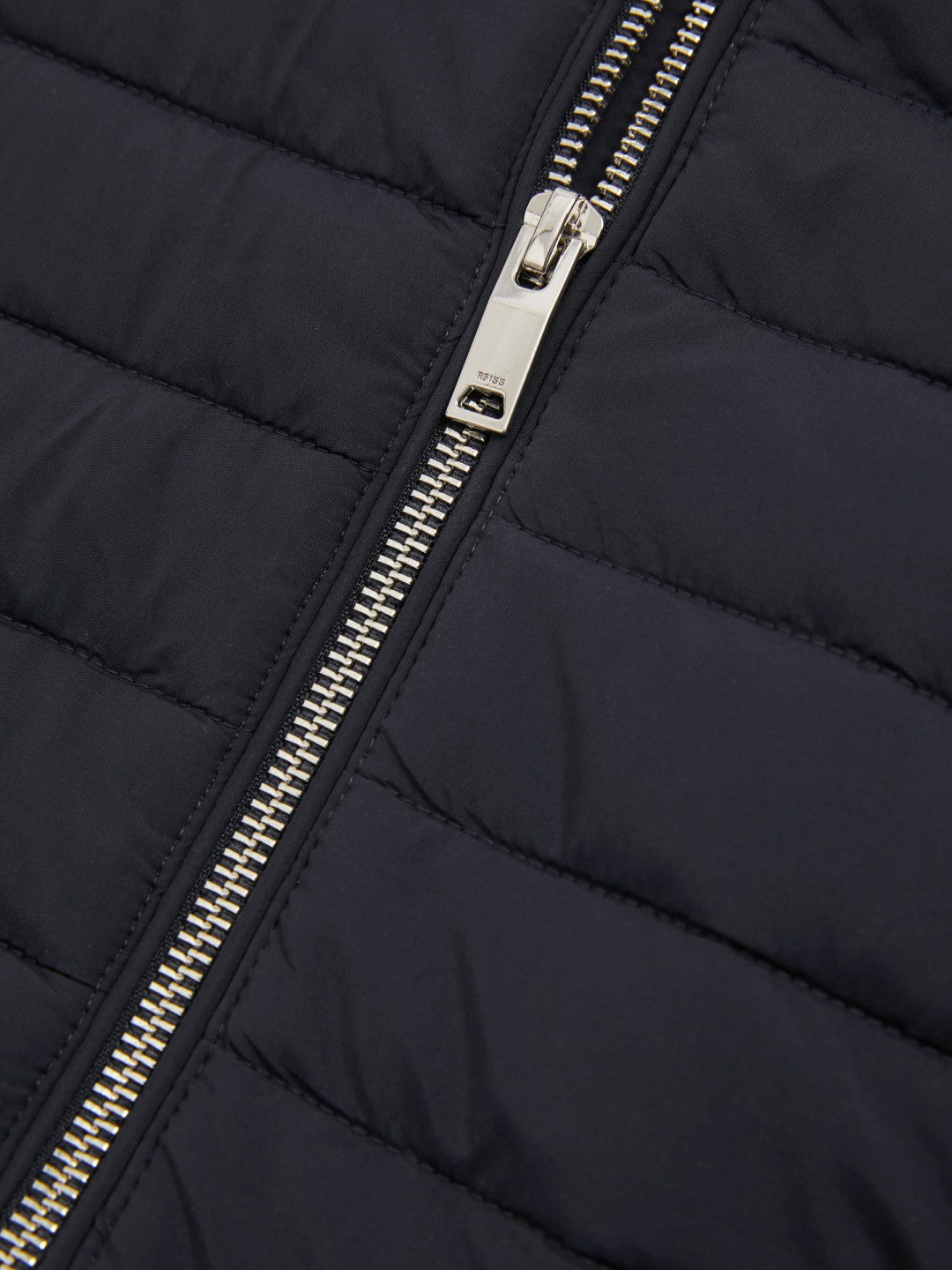 Reiss | Hybrid Quilt and Knit Zip-Through Jacket in Navy