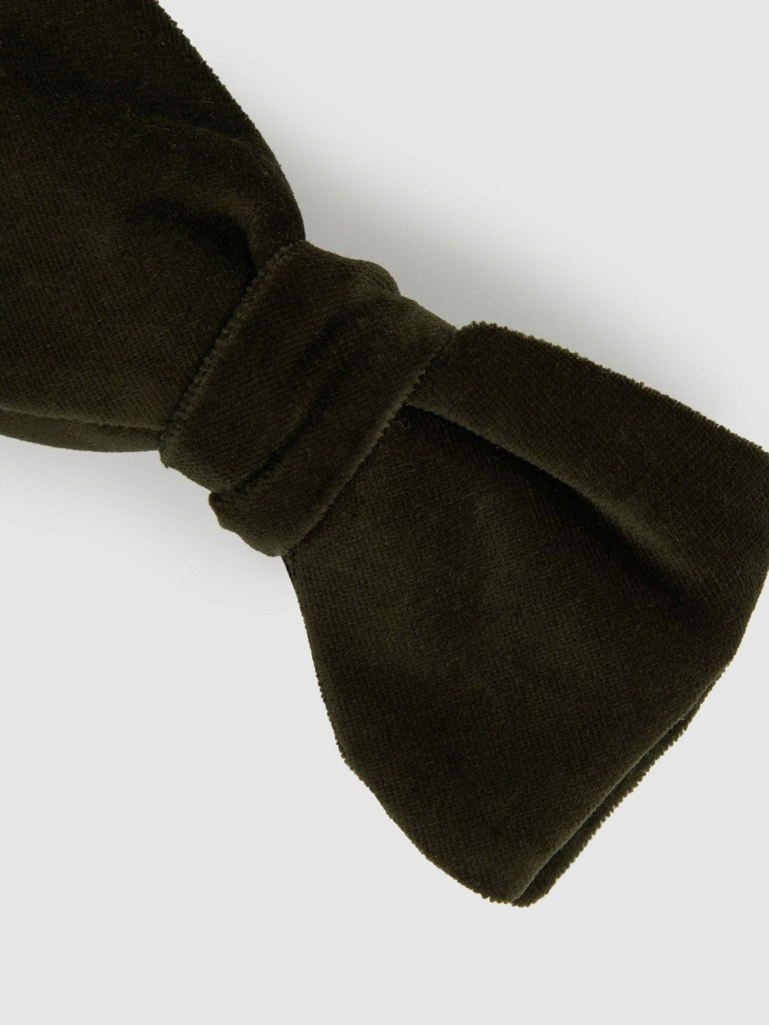 Reiss | Velvet Bow Tie in Emerald