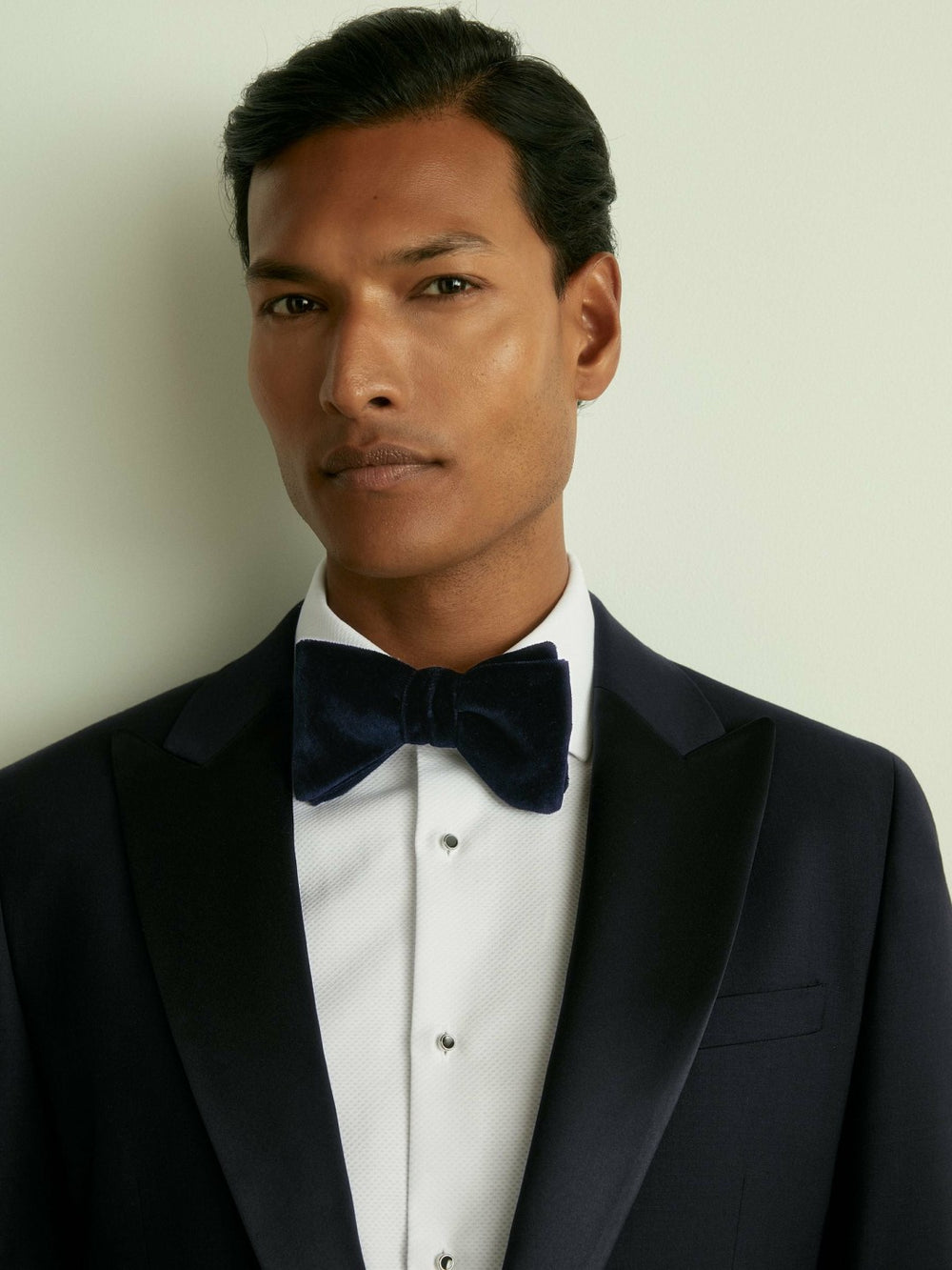 Reiss | Velvet Bow Tie in Navy