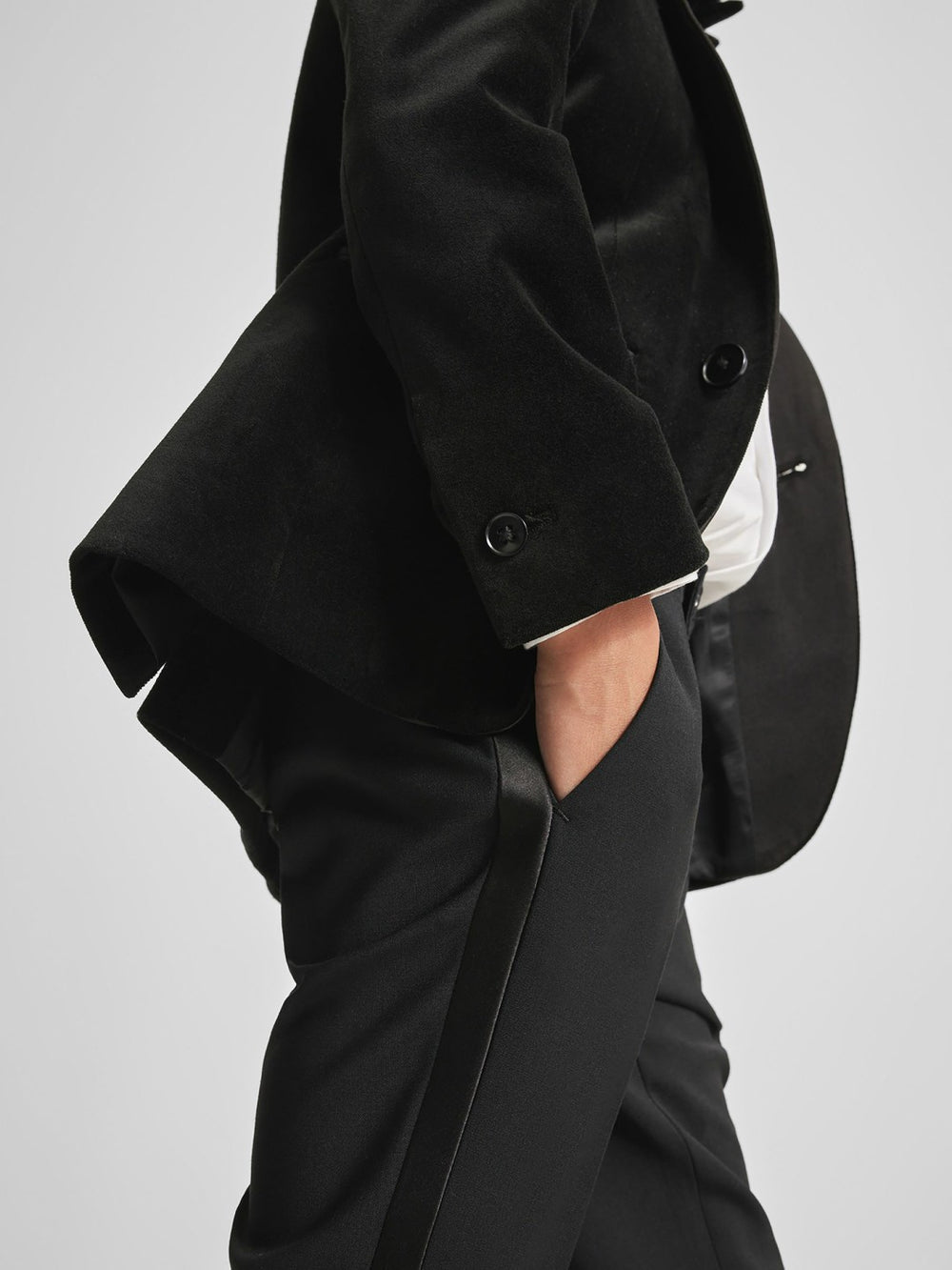 Reiss | 4-9 yrs Single Breasted Velvet Blazer in Black
