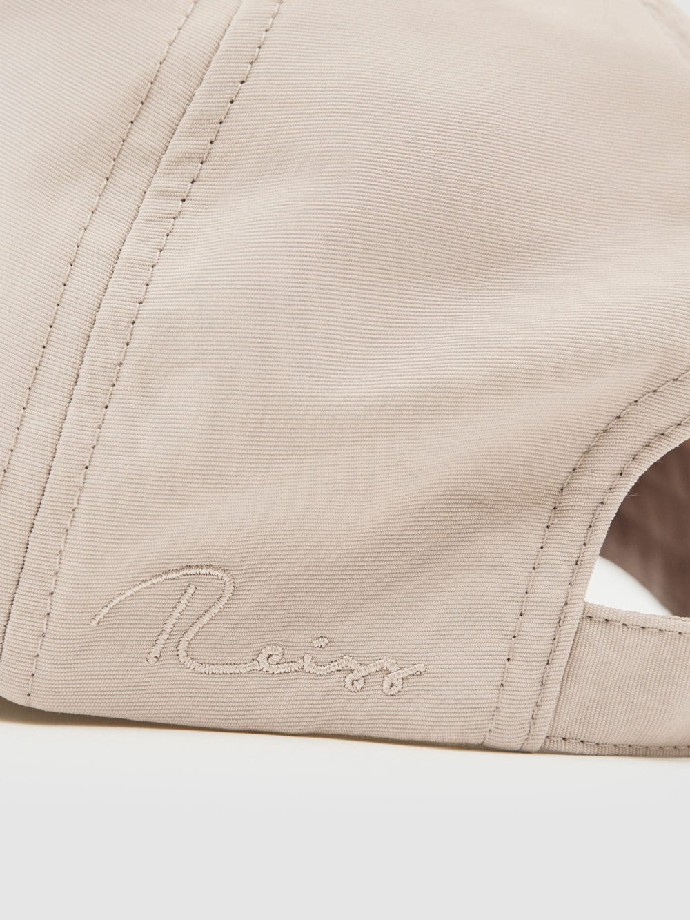 Reiss | Embroidered-Logo Tech Baseball Cap in Stone