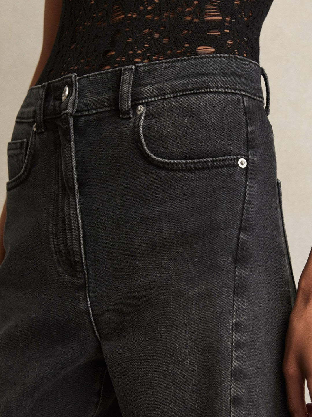 Reiss | Petite Barrel-Leg Seam Jeans in Washed Grey