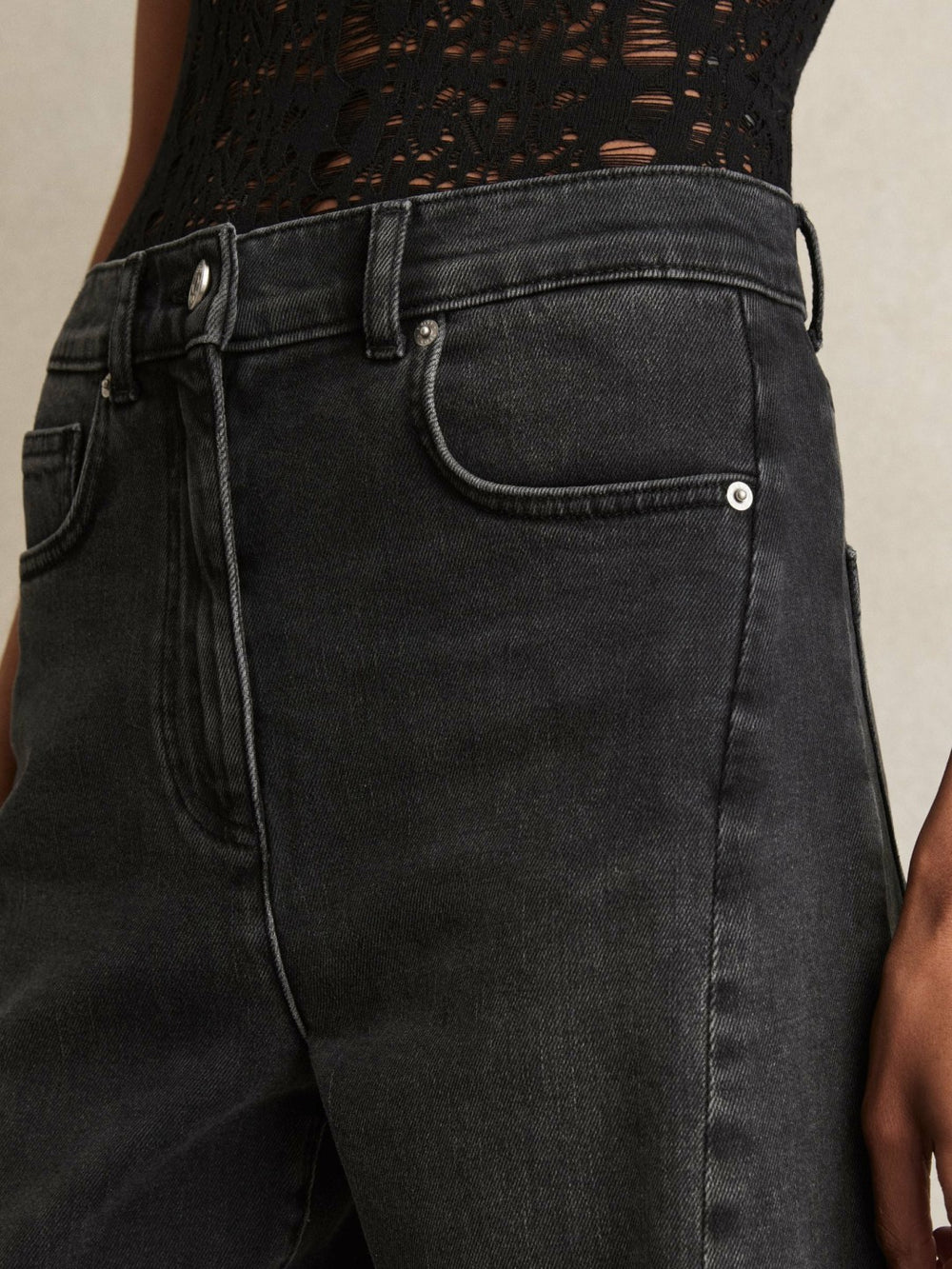 Reiss | Petite Barrel-Leg Seam Jeans in Washed Grey