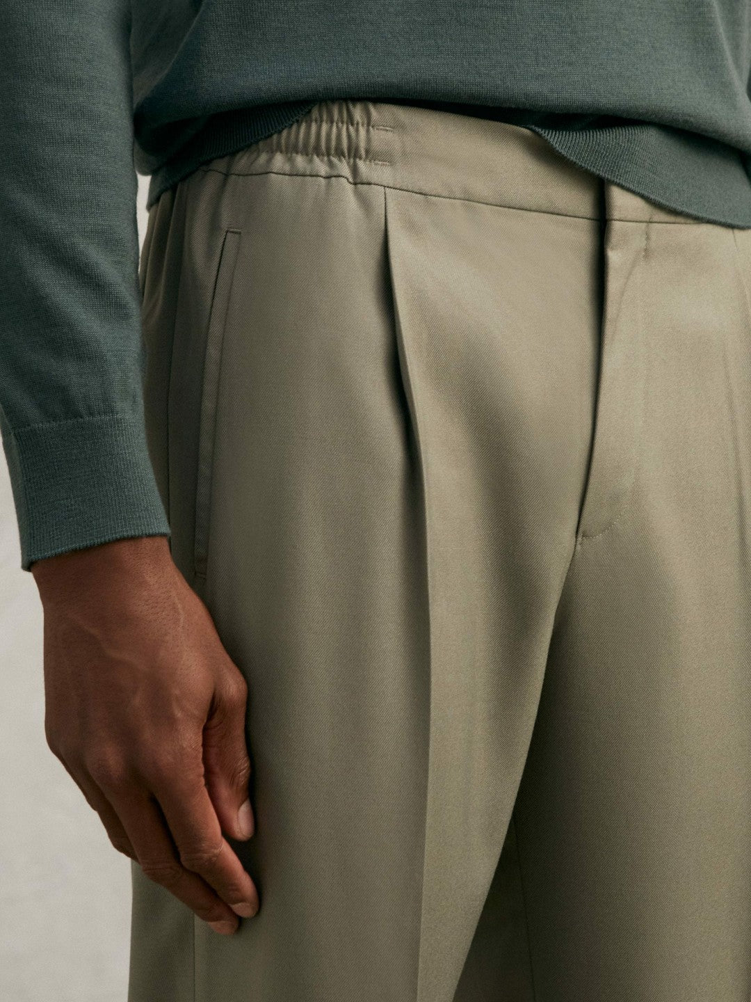 Reiss | Relaxed-Fit Pleated Tapered Trousers in Sage