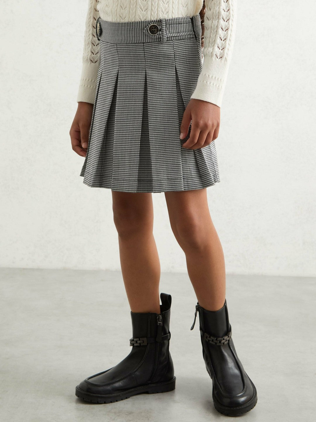 Reiss | Houndstooth-Check Pleated Skirt in Black/White